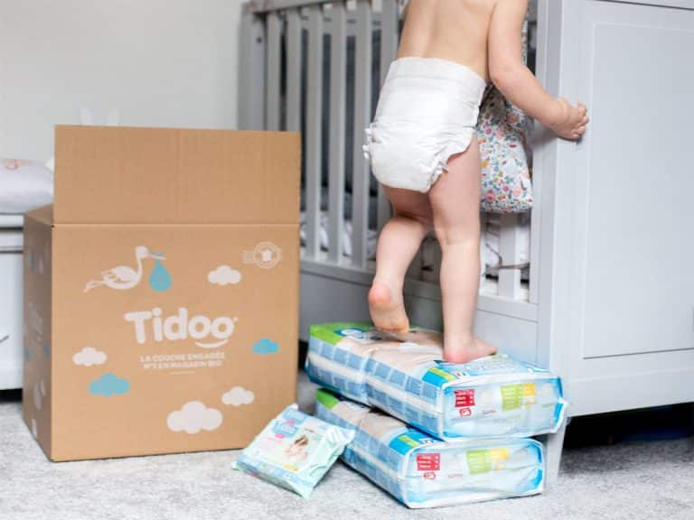 Un bébé avec une couche Tidoo