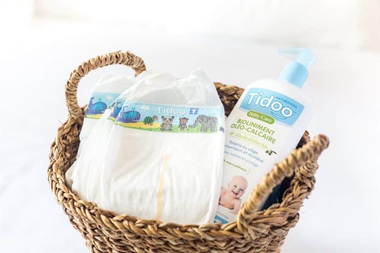 Un panier avec des couches est produits Tidoo