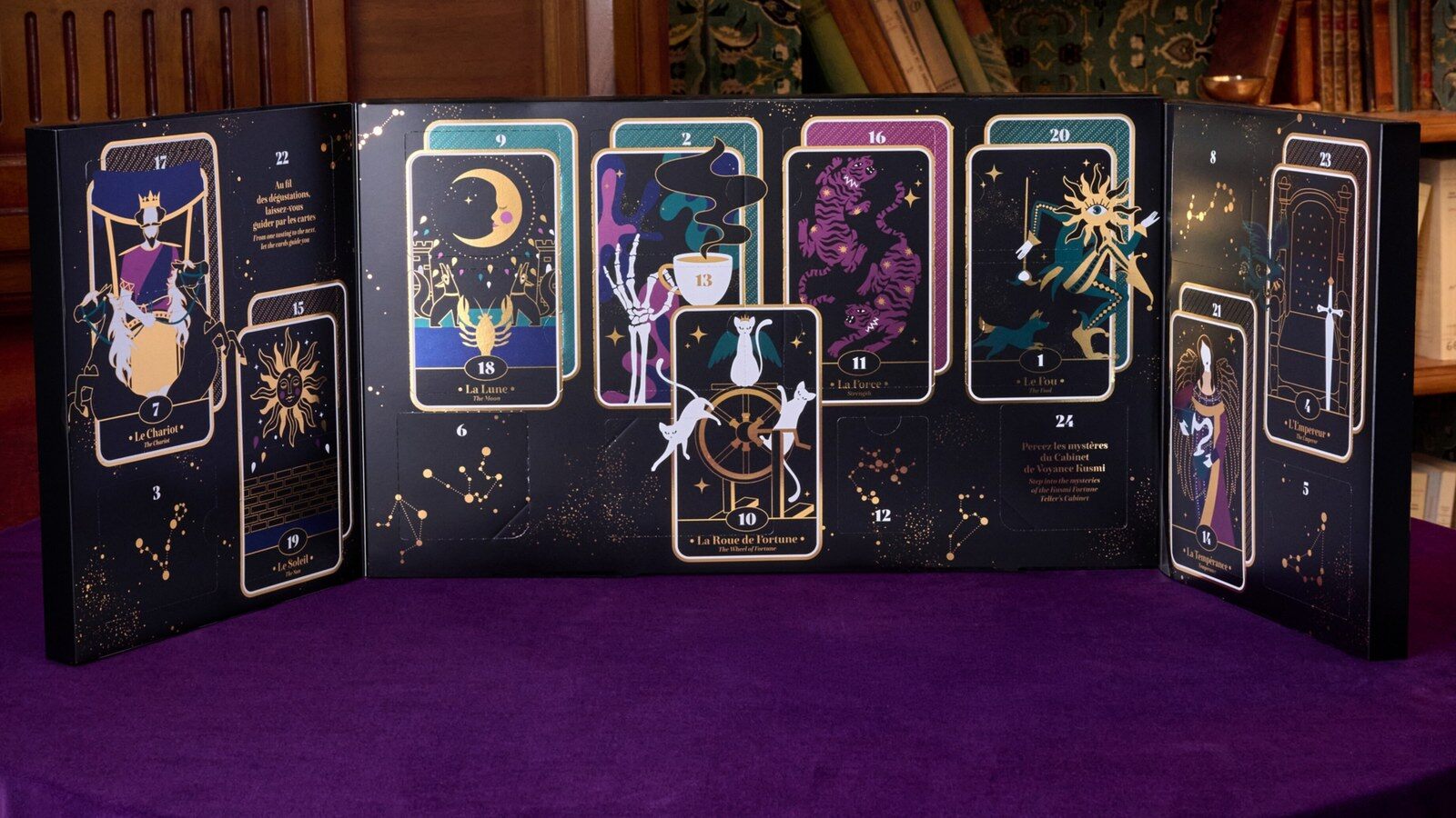 Le calendrier de l’Avent Kusmi Tea 2026 Cabinet de Voyance déplié comme un jeu de cartes de tarot