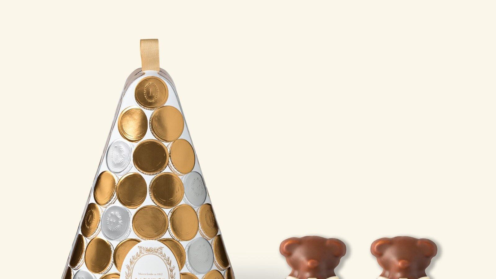 Le calendrier de l’Avent Ladurée 2026 Soleil d’Or en forme de pyramide dorée