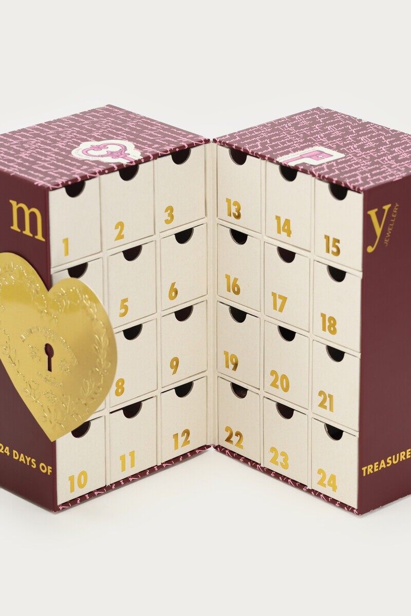 Le calendrier de l’Avent Deluxe My Jewellery 2026 ouvert, avec ses 24 petites cases numérotées et son cœur doré